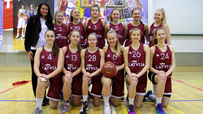 Latvijas U17 meiteņu izlase 2016. gada janvārī Tallinā
Foto: basket.ee