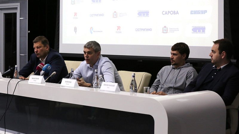 Ainars Bagatskis un Sergejs Panovs preses konferencē 12. maijā
Foto: nn-basket.ru