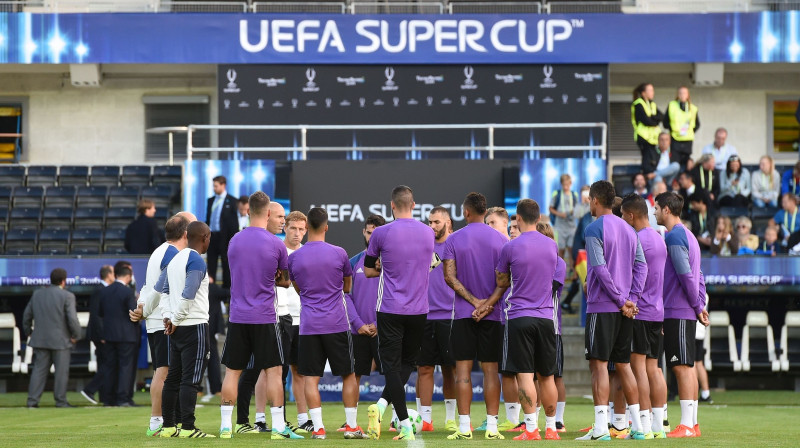 Galvenais treneris Zinedins Zidāns uzrunā Madrides "Real" pirms UEFA Superkausa
Foto: AFP/Scanpix