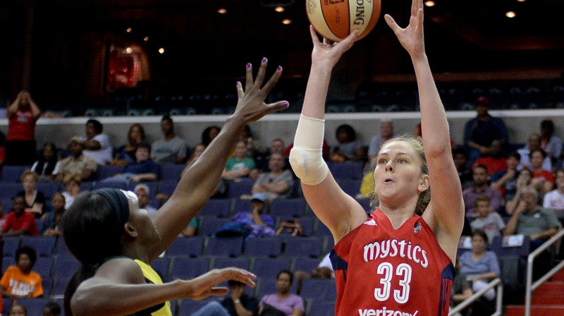 Emma Mēsemana: WNBA precīzākā tālmetienu izpildītāja
Foto: SIPA/Scanpix