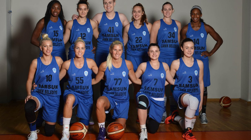 Elīna Babkina un Samsunas basketbolistes
Foto: Samsun