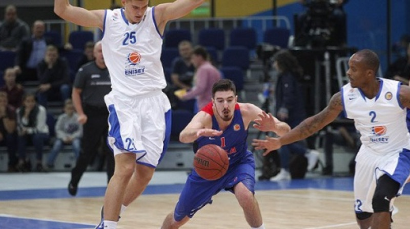 Nando De Kolo cīņā par bumbu
Foto: cskabasket.com