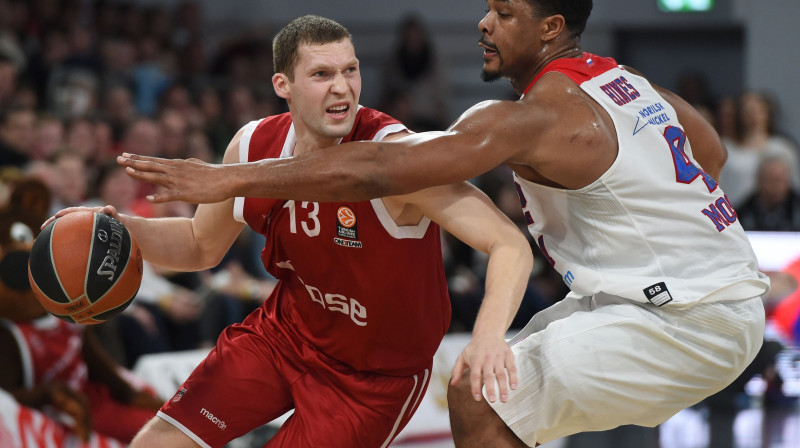 Jānis Strēlnieks: divi tālmetieni zaudējumā pret "Fenerbahce"
Foto: AFP/Scanpix