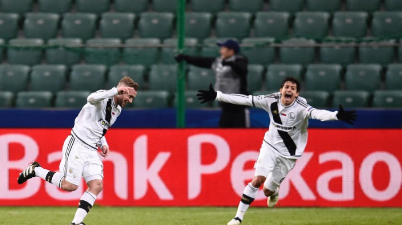 "Legia" spēlētāju prieki tukšu tribīņu fonā
Foto: AFP/Scanpix