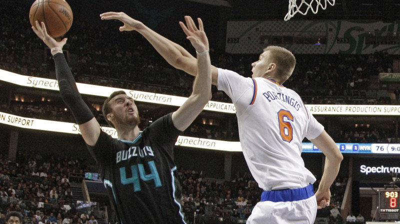 Frenks Kaminskis un Kristaps Porziņģis 
Foto: AP/Scanpix