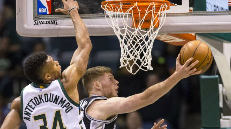 "Bucks" superzvaigzne un Dāvis Bertans
Foto: Jeff Hanisch / usatoday.com