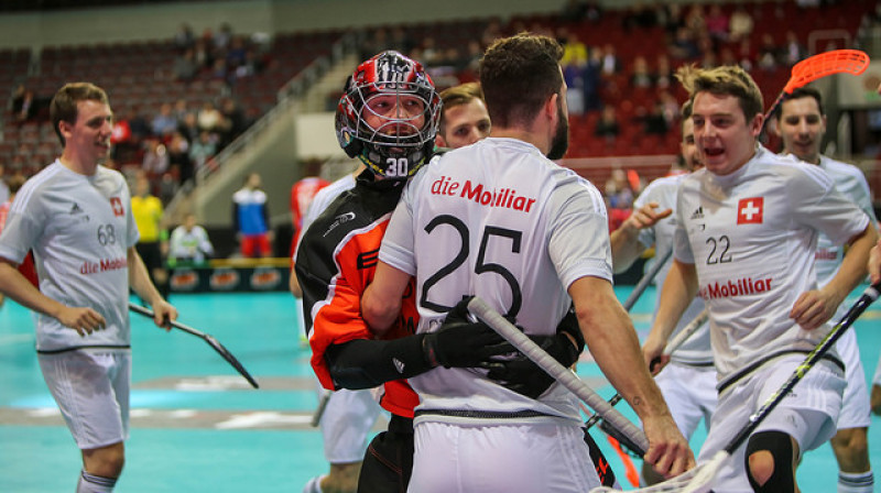 Šveices izlase līksmo pēc pirmā vārtu guvuma
Foto: Ritvars Raits, IFF Floorball