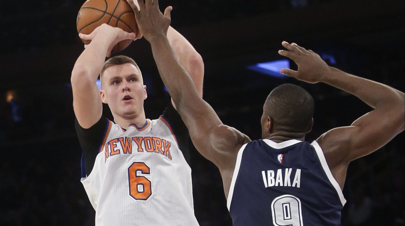 Kristaps Porziņģis un Seržs Ibaka 
Foto: AP/Scanpix