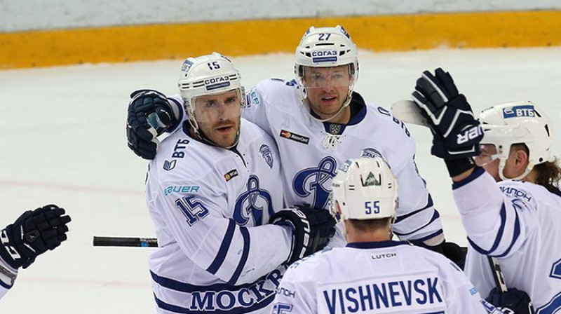Mārtiņš Karsums ar komandas biedriem
Foto: Dynamo.ru