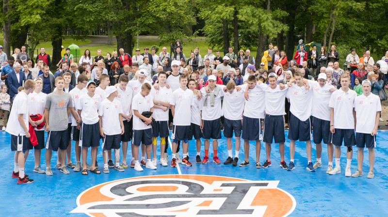 Kristapa Porziņģa basketbola laukuma atklāšana 2016. gada 15. jūnijā Jūrmalas parkā Liepājā
Foto: Jānis Vecbrālis, f64