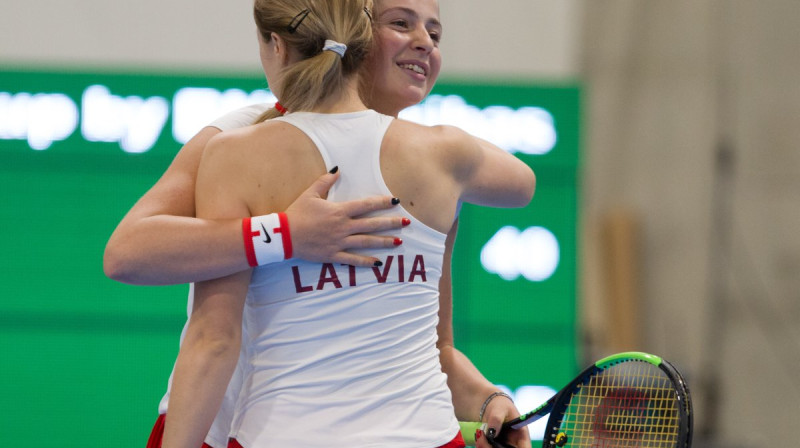 Aļona Ostapenko un Diāna Marcinkeviča
Foto: Fed Cup