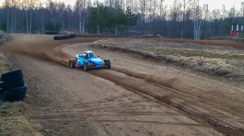 Māris Līcis ar jauno bagiju
Foto: autocross.lv