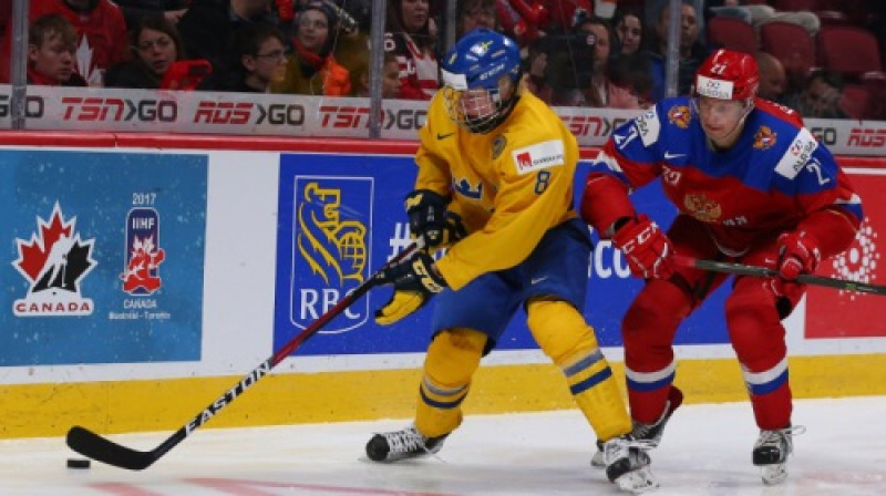 "Frolunda" aizsargs Rasmuss Dalins debitēja 17 gadu un astoņu dienu vecumā un kļuva par trešo visu laiku jaunāko spēlētāju Zviedrijas izlasē
Foto: TASS/Scanpix