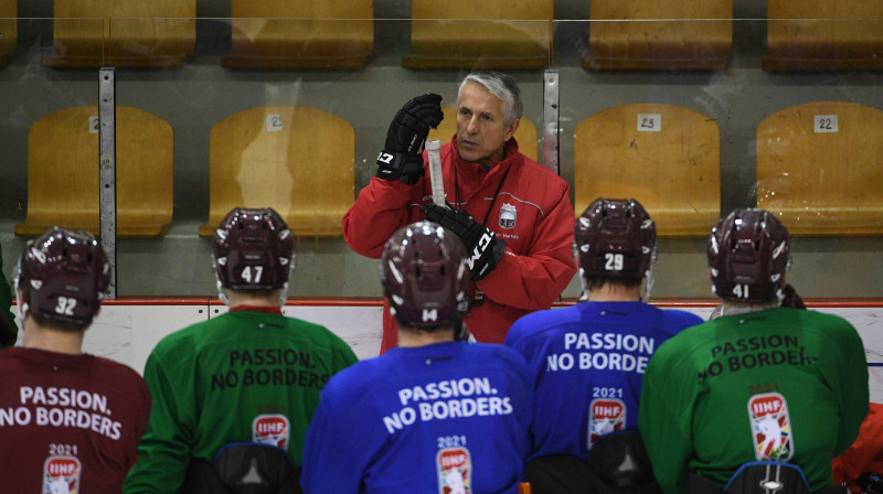 Bobs Hārtlijs Latvijas izlases treniņā 
Foto: Romāns Kokšarovs, Sporta Avīze, f64