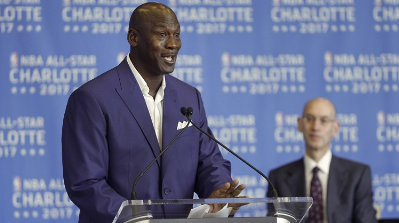 "Charlotte Hornets" īpašnieks Maikls Džordans preses konferencē 2015. gada 23. jūnijā, kurā tika paziņots par "All Star Game 2017" rīkošanu
Foto: AP/Scanpix