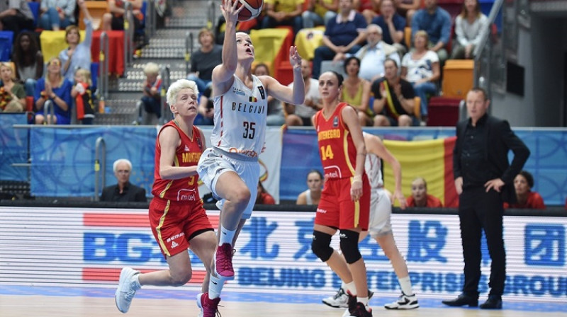 Žulī Vanlū uzbrūk Beļģijas grozam
Foto: FIBA.com