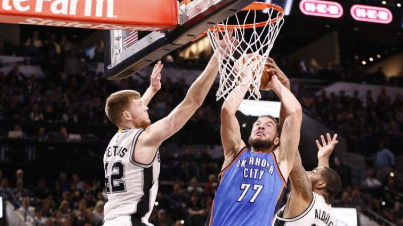 Dāvis Bertāns un Žofrē Loverņs "Spurs" un "Thunder" spēlē
Foto: USA Today Sports/Scanpix