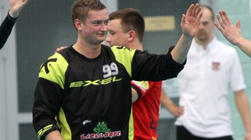 Armands Puķītis nākamajā sezonā laukumā dosies ar nūju rokās
Foto: Floorball.lv