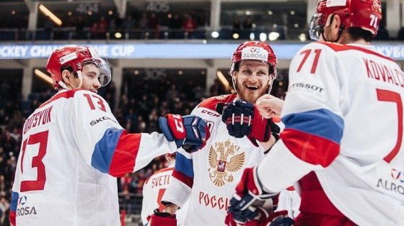 Ivans Teļegins (CSKA) kopā ar Pāvelu Dacjuku un Iļju Kovaļčuku (SKA)
Foto: FHR