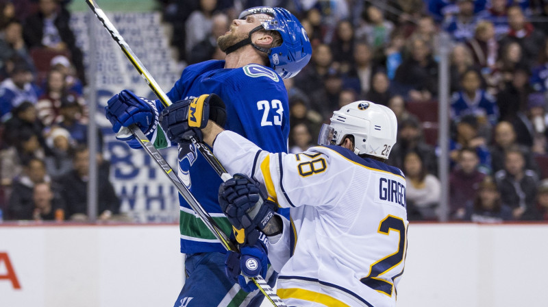 Zemgus Girgensons cīņā par ripu
Foto: USA Today Sports/Scanpix