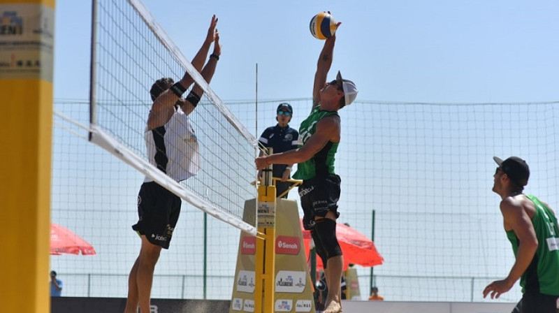 Mārtiņš Pļaviņš uzbrukumā
Foto: FIVB