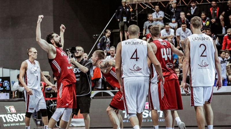 Poļi līksmo - latviešiem viela pārdomām
Foto: FIBA