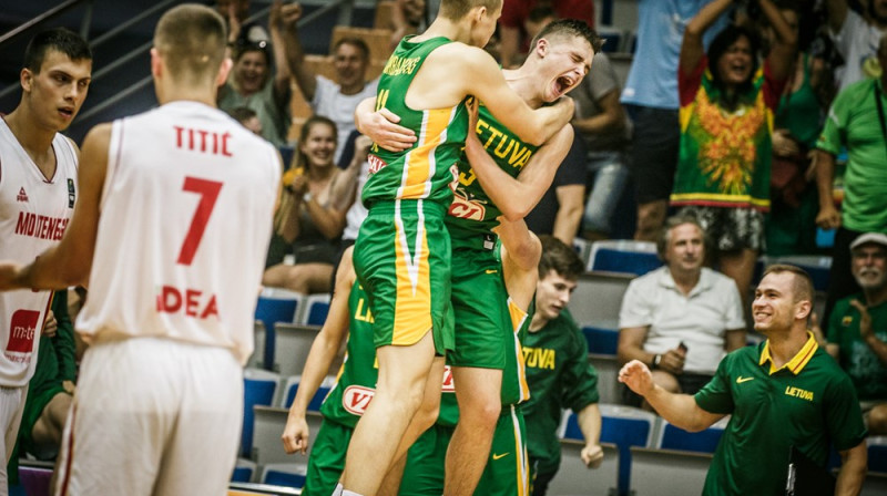 Lietuvas izlase izrāva uzvaru pār Melnkalni pēdējās sekundēs
Foto: www.fiba.basketball