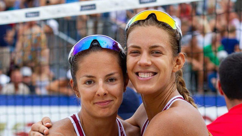 Anastasija Kravčenoka un Tīna Graudiņa 
Foto: facebook.com/Jurmala.Beachvolley