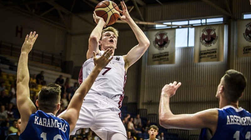 Artūrs Kurucs spēlē pret Grieķiju
Foto: FIBA