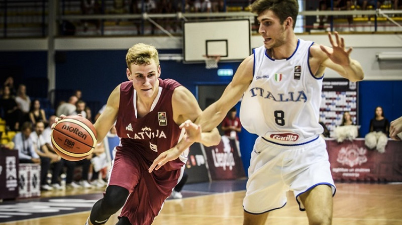 Valters Vēveris spēlē pret Itāliju
Foto: FIBA