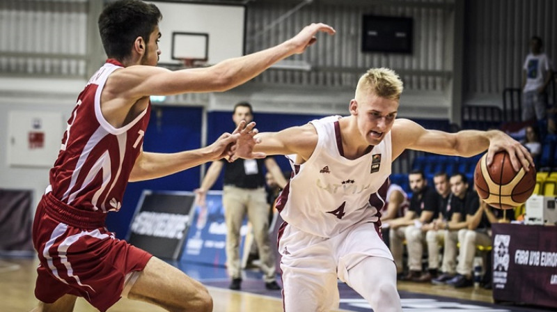 Dāvids Vīksne spēlē pret Turciju
Foto: FIBA