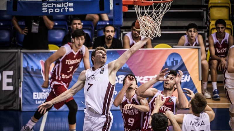 Artūrs Kurucs: izšķirošais tālmetiens spēlē pret Turciju
Foto: FIBA