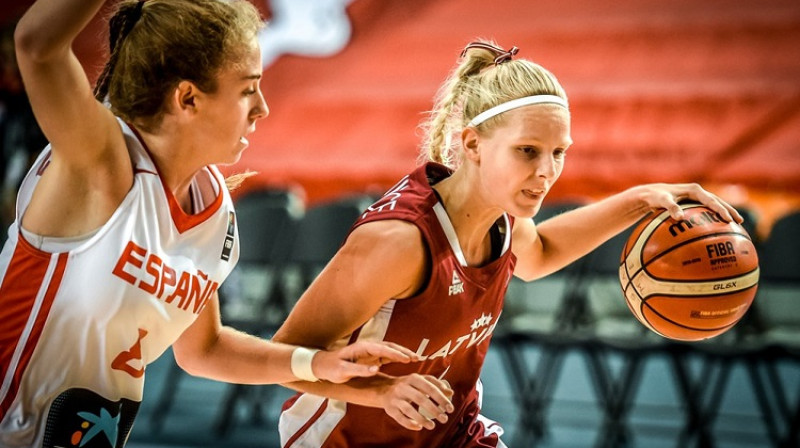 Līna Loceniece spēlē pret Spāniju
Foto: FIBA