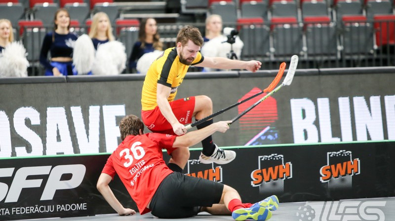 Vai Ulbroka vēlreiz spēs nospiest uz ceļiem sīkstos valmieriešus?
Foto: Floorball.lv