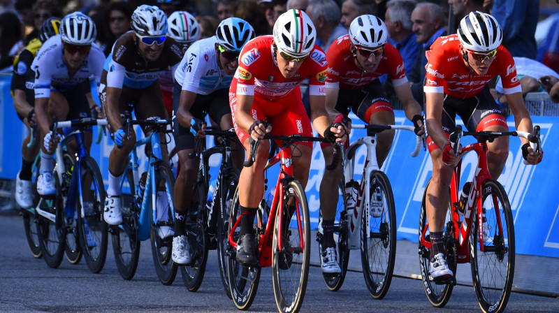 Skujiņš astoņu braucēju līderu grupas galvgalī
Foto: Trek - Segafredo komandas arīvs