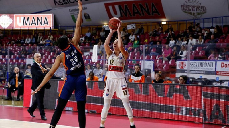 Anete Šteinberga spēlē pret "Napoli". Foto: Reyer Venezia