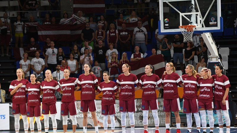 Latvijas sieviešu basketbola valstsvienība. Foto: Romāns Kokšarovs, f64