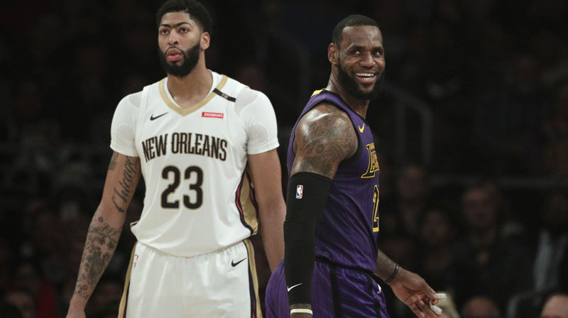 "Lakers" un "Pelicans" 23. numuru duelī rezultatīvāks bija Entonijs Deiviss, taču laukumu kā uzvarētājs pameta Lebrons Džeimss. Foto: AP/Scanpix