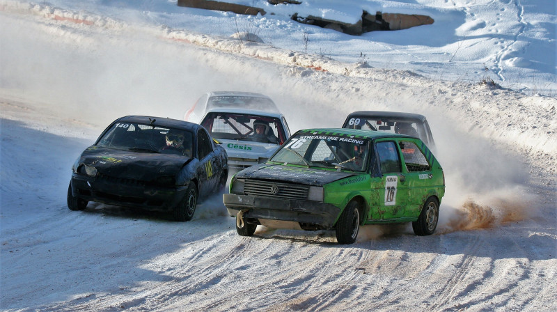 Mārtiņš Starks ar konkurentiem. Foto: Autocross.lv