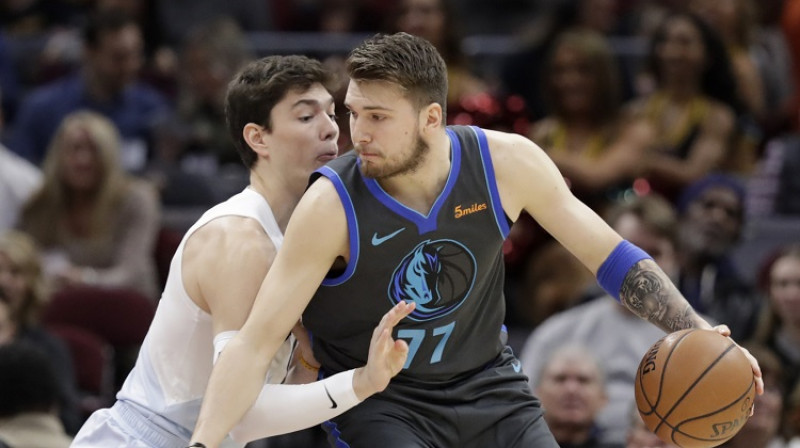 Luka Dončičs 2019. gada 2. februārī, spēlē pret Klīvlendas "Cavaliers". Foto: AP/Scanpix