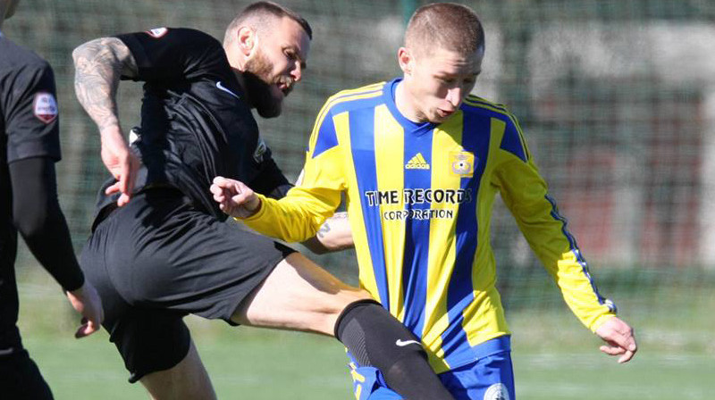 Edgars Gauračs un Vitālijs Rečickis jaunajā sezonā pielaikos vienādus formastērpus. Foto: FK Ventspils