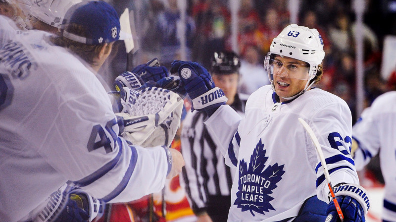 "Maple Leafs" uzbrucējs Tailers Enniss atzīmējās ar "hat-trick" komandas uzvarā. Foto: AFP/Scanpix