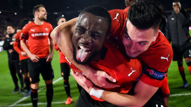 "Rennes" futbolisti pēc mača priecājas par uzvaru. Foto: AFP/Scanpix