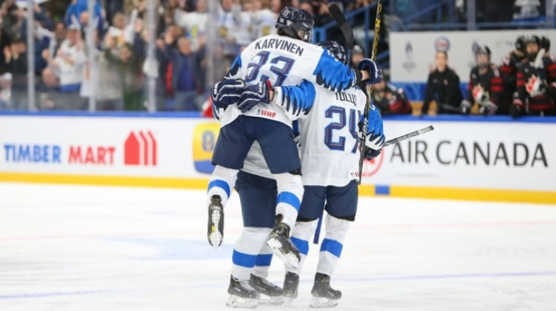 Somijas sieviešu hokeja izlases prieki. Foto: IIHF