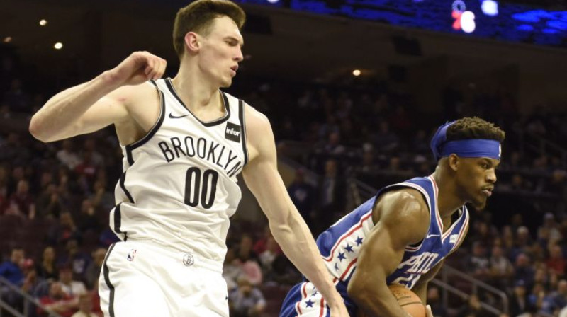 Rodions Kurucs un Džimijs Batlers. Foto: AP/Scanpix