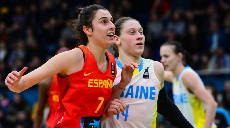 Aļina Jagupova un Alba Torensa. Foto: FIBA