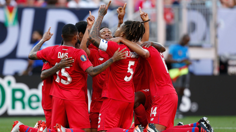 Panamas futbola izlases spēlētāji svin vārtu guvumu. Foto: Kirk Irwin/AFP/Scanpix