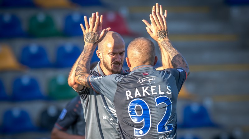 Romans Debelko un Deniss Rakels. Foto: Zigismunds Zālmanis, rigafc.lv