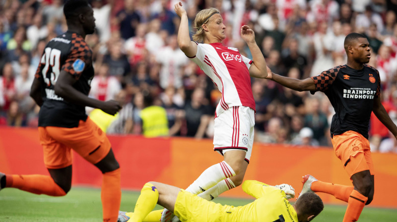 Amsterdamas "Ajax" futbolists Kaspers Dolbergs gūst vārtus pirmajā minūtē. Foto: EPA/Scanpix