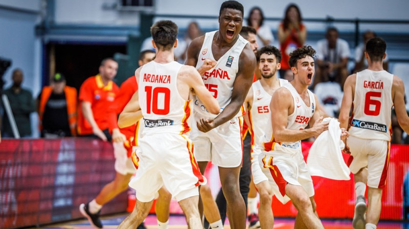 Spānijas U18 izlases basketbolistu prieki. Foto: FIBA